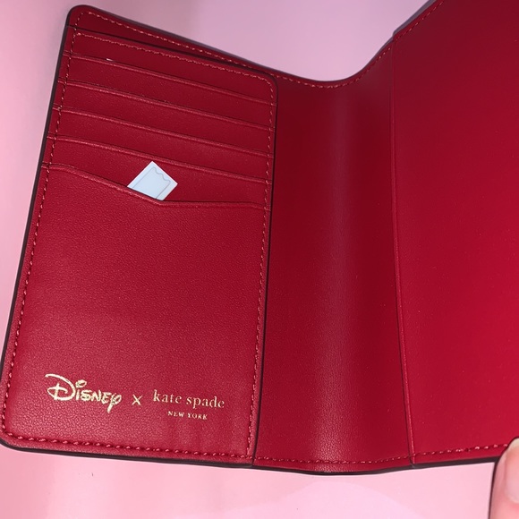 โ ๏ธ๐
kate spade X Disney Tigger Passport Holder, Parchment Multi - Picture 6 of 8